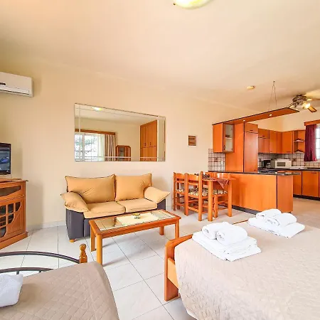 Colonial Studio/apartment *