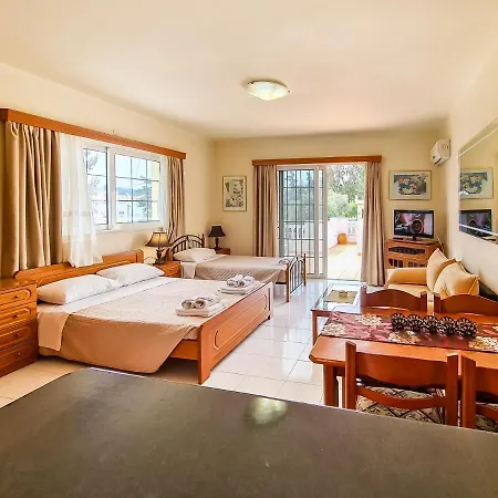 Colonial Studio/apartment Φαληράκι